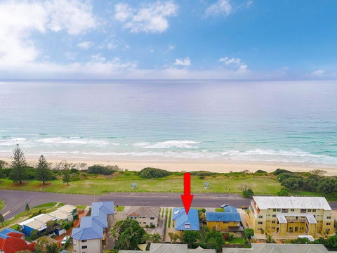 Pippi View 2 (Top) - Across The Road From The Beach! - Holiday Cairns 0