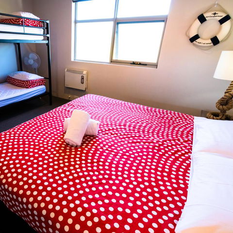 Port Campbell Hostel - Holiday Cairns 3