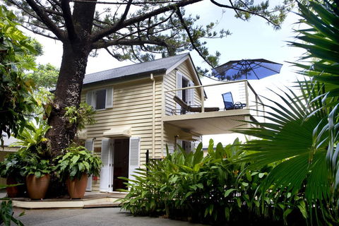 Port Douglas Cottage & Lodge - Holiday Cairns 0