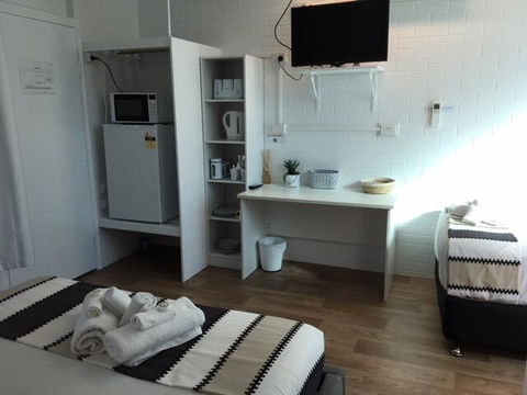 Proserpine Motel - Holiday Cairns 1