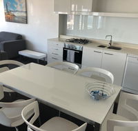 Q1 1 Bedroom apartment on 30th floor - Holiday Cairns
