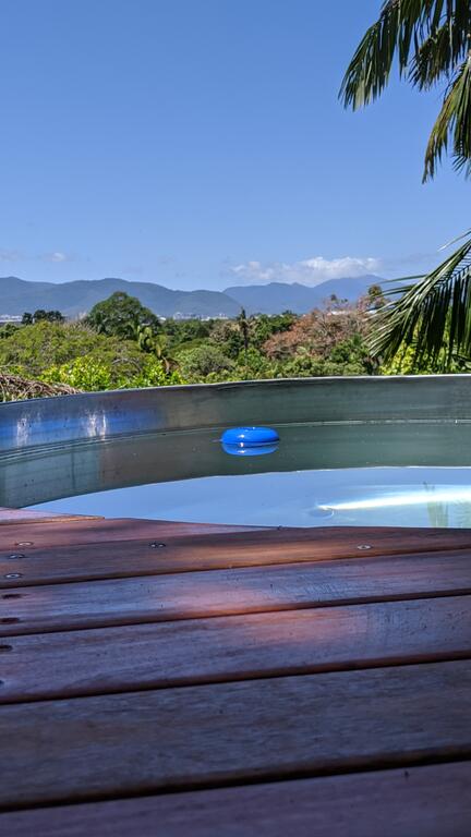 Quaint Cottage In The Edge - Holiday Cairns 1