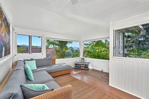 Quaint Cottage In The Edge - Holiday Cairns 3