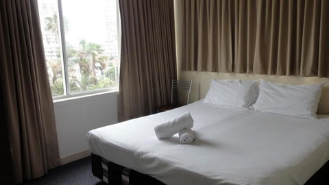 Quarterdeck Apartments - Holiday Cairns 1