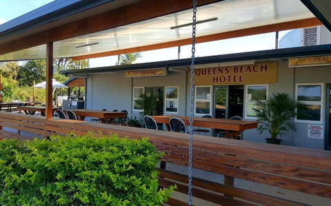Queens Beach Hotel - Holiday Cairns 0
