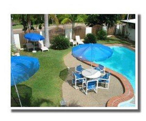 Queens Beach Hotel - Holiday Cairns 2