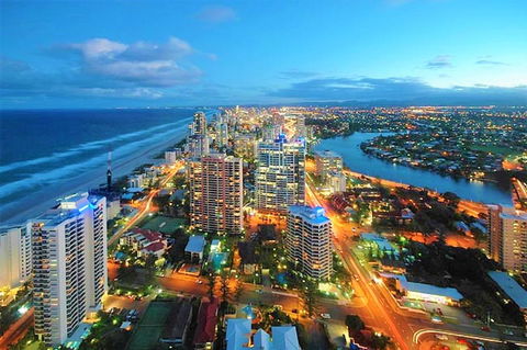 Queensland's Tallest Resort Hamilton Avenue Surfers Paradise - Holiday Cairns 1