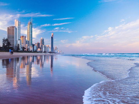 Queensland's Tallest Resort Hamilton Avenue Surfers Paradise - Holiday Cairns 0