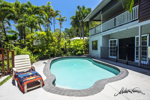 Rain-forest Apartment - Holiday Cairns 3