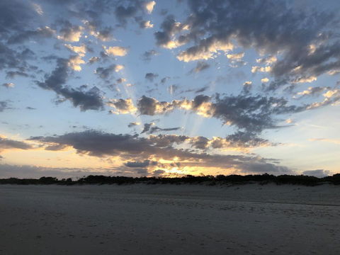 Ralph's Cottage Orion Drive Yamba - Pet Friendly Photos Available Shortly Free Wi-Fi - Holiday Cairns 2