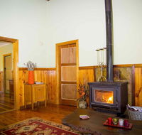 Red Tractor Retreat - Holiday Cairns