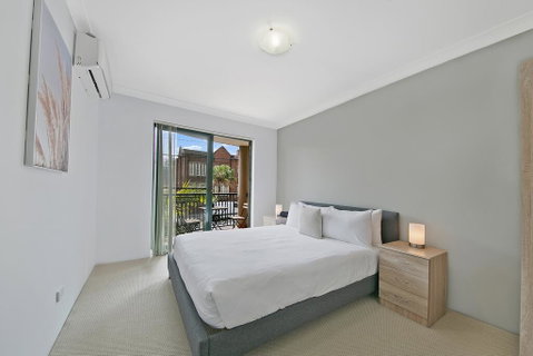 REDFERN 3 BEDROOM APARTMENT FREE PARKING WALK TO CENTRAL STATION NRE187 - Holiday Cairns 3