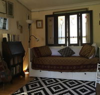 Redhaus Artist Cottage - Holiday Cairns
