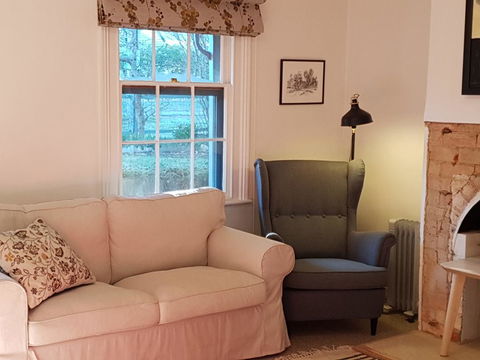 Redruth - 2 Bedroom Cottage Situated In Wandiligong - Holiday Cairns 2