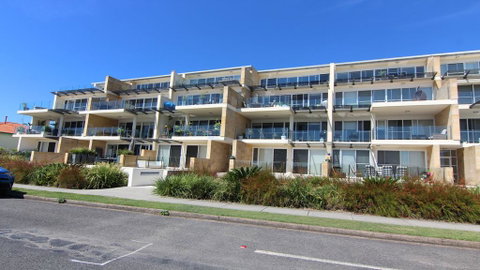 Regatta 3 - On The Lake- Little Street - Holiday Cairns 0