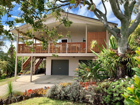Relax & Unwind - Holiday Cairns 0
