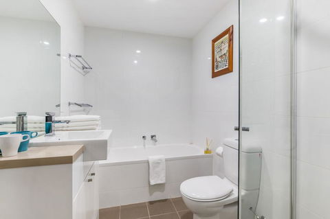 Relax In A Spacious & Modern Townhouse In Asquith - Holiday Cairns 1