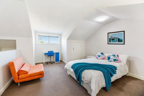 Relax In A Spacious & Modern Townhouse In Asquith - Holiday Cairns 3