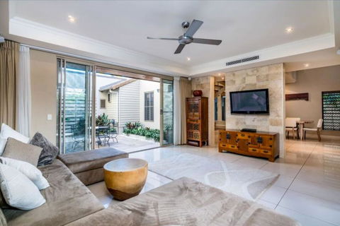 Resort Living With Private Pool Sleeps 8 - Holiday Cairns 0