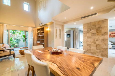 Resort Living With Private Pool Sleeps 8 - Holiday Cairns 3