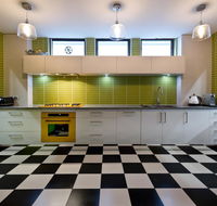 Retro House - Holiday Cairns