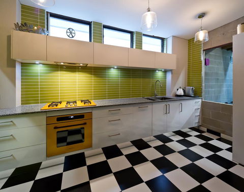Retro House - Holiday Cairns 1