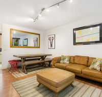 Retro Styled 3 Bedroom Apartment with Tree Views - Holiday Cairns