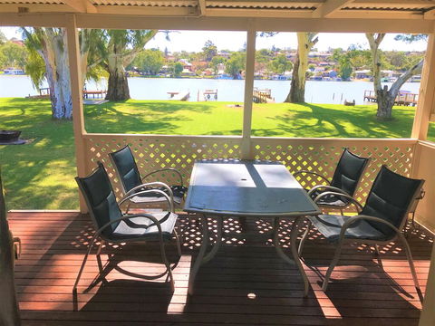 Riverfront Getaway - Mannum - Holiday Cairns 1