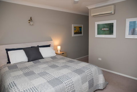 Riverside Haven - Boating, Fishing, Beach, Cafes In Walking Range - Holiday Cairns 3