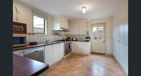 Roalies Farm House - Holiday Cairns 3