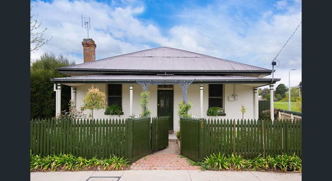 Roalies Farm House - Holiday Cairns 0