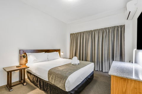 Rockhampton Riverside Central Hotel - Holiday Cairns 0