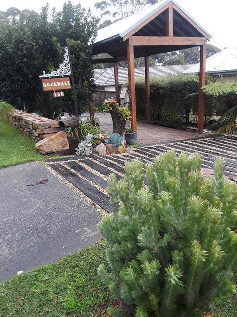 Rockwall Avoca Beach - Holiday Cairns 0