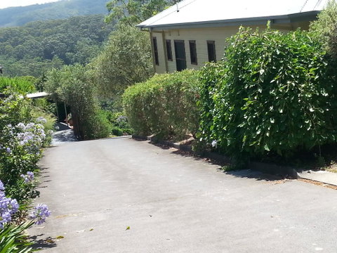 Rockwall Avoca Beach - Holiday Cairns 1