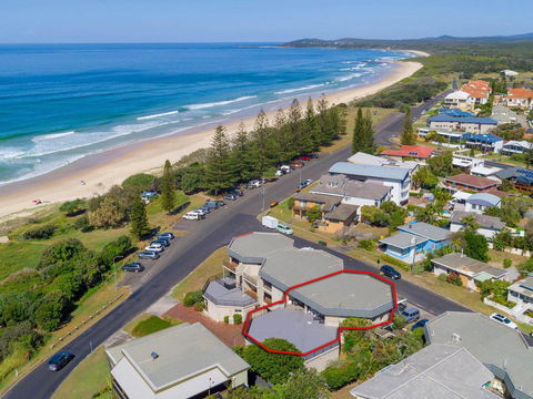 Romiaka 8 - Views Over The Pippi Beach - Holiday Cairns 0
