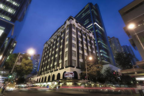 Royal Albert Hotel - Holiday Cairns 0