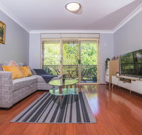 Rustic Hardwood 2 Bedroom Apartment in Randwick - Holiday Cairns