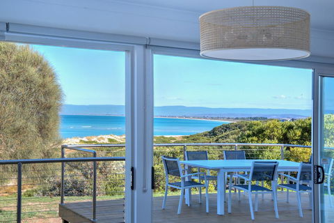 Sandbar Beach House - Holiday Cairns 0