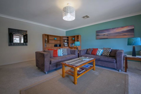 Sandy Point Road, 151 - Holiday Cairns 1