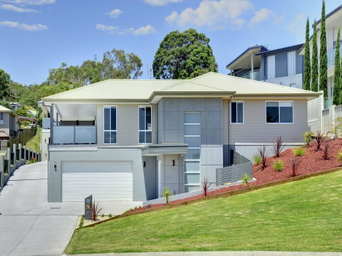 Saratoga Avenue, 52, Signature House - Holiday Cairns 0