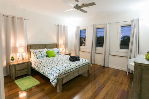 Sea Wood Delight In Hervey Bay - Holiday Cairns 1