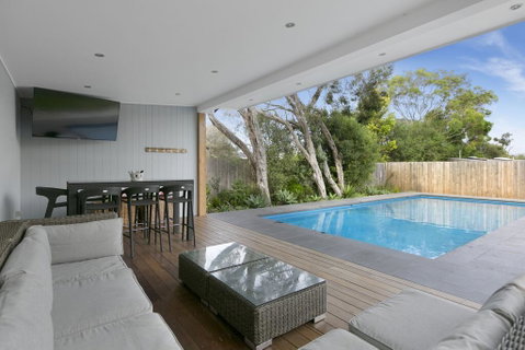 Seabreeze Retreat Luxury Retreat With Pool, Walk To Rye Foreshore And Village - Holiday Cairns 2