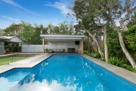 Seabreeze Retreat Luxury Retreat With Pool, Walk To Rye Foreshore And Village - Holiday Cairns 0