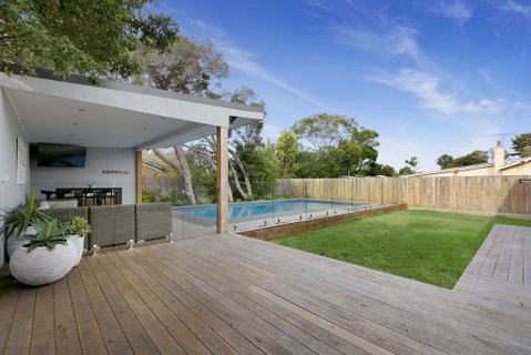 Seabreeze Retreat Luxury Retreat With Pool, Walk To Rye Foreshore And Village - Holiday Cairns 3