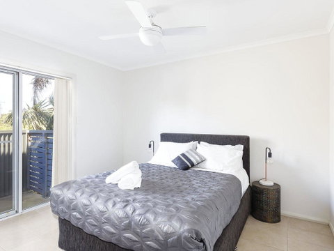 Seachange Apartment 2 - Holiday Cairns 1