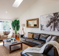 Seagrass House - Modern North Avoca Oasis - Holiday Cairns