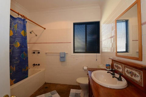 Seahaven Beach House - Shellharbour - Holiday Cairns 1