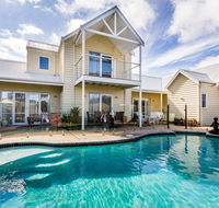 Seaside Spa Retreat - Holiday Cairns