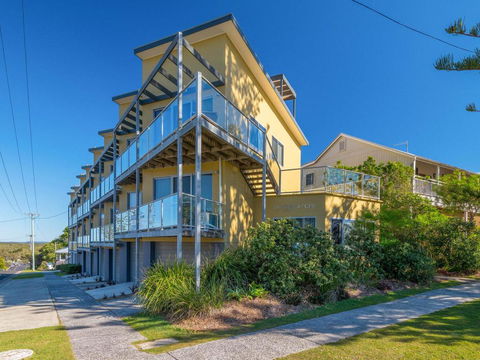 Seaspray Unit 7 Straight Across The Road From Main Beach Yamba - Holiday Cairns 3