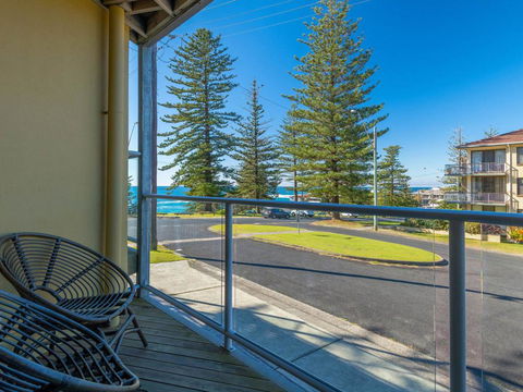 Seaspray Unit 7 Straight Across The Road From Main Beach Yamba - Holiday Cairns 1